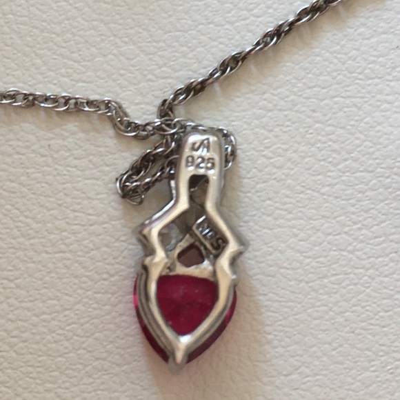 Helzberg Diamonds • Genuine Diamond & Ruby set - Picture 5 of 6